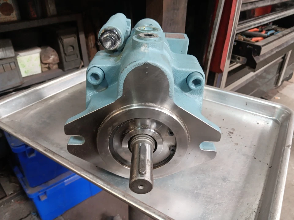 Bomba de pistão hidráulica Nachi VDR-1A-1A3-20 deslocamento variável - Imagem 4 de 4