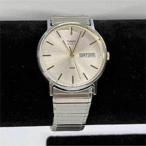 Vintage Timex Quartz Day Date Watch 32mm Silver Dial Expansion Band Runs Great