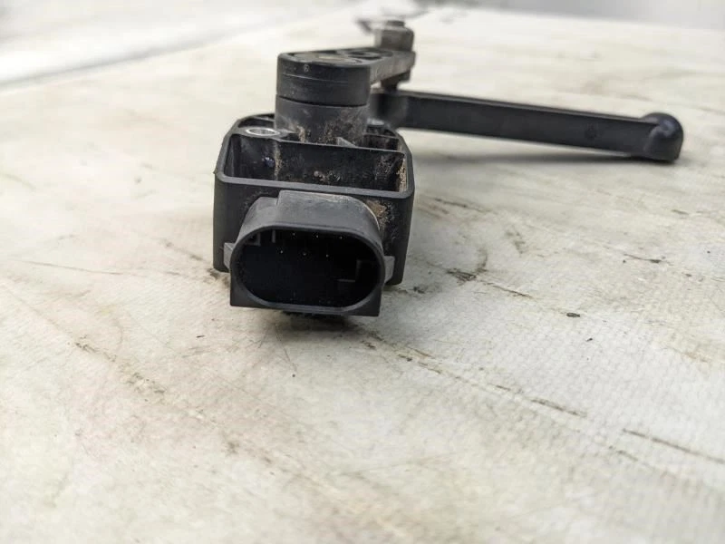 Датчик уровня высоты фары 2017-2022 BMW 430i xDrive 37146870000 от оригинального производителя - Изображение 3 из 4