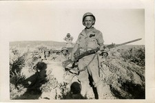 WWII ERA, US SOLDIERS POSING BY THE SHELTER ca 1943 SNAPSHOT PHOTO