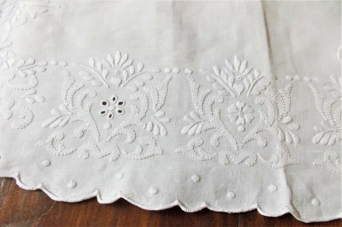 NAPPERON CHEMIN DE TABLE BRODERIE MAIN SUR LIN 36X84 OVALE