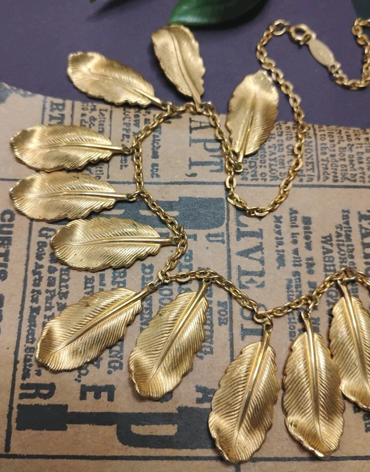 设计师 NAPIER 镀金黄铜 16 英寸项链带曲线羽毛叶吊饰! — 第 2/4 张图片