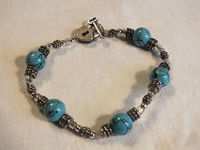 Beautiful Clasp Bracelet Silver Tone Turquoise Black Beads Lock/Key Toggle CUTE