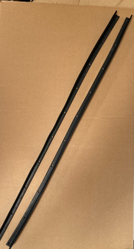 Front Lower Door Seal For Land Rover Defender – Up To VIN LA933876 – MWC6130