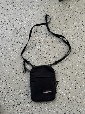 Eastpack the One Umhängetasche Schwarz Unisex Klein