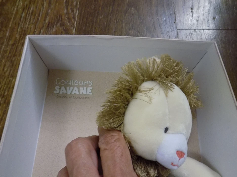 DouDou Et Compagnie Couleurs Savane 毛绒狮子婴儿安全毯刺绣 — 第 4/4 张图片