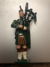 Scots Highlander Bagpiper, Approx 54mm