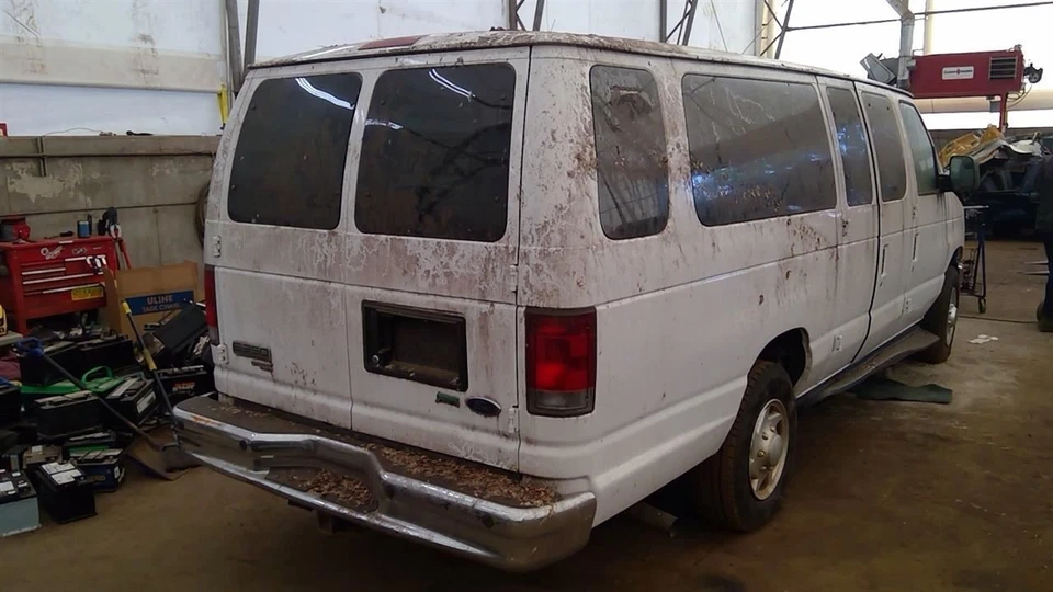 Radiator 8-330 Fits 10-16 FORD E350 VAN 6750488 - Image 4 of 4