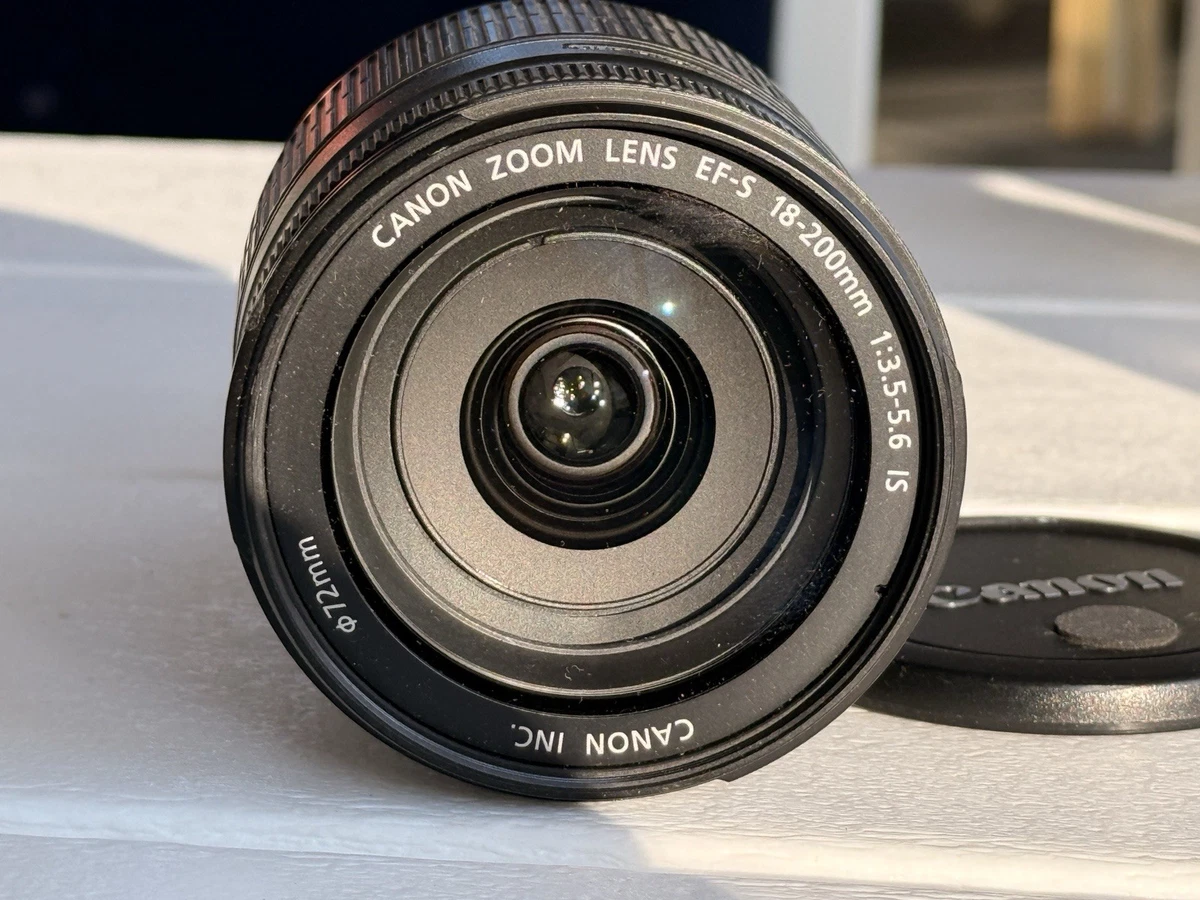 Canon EF-S 18-200mm 1:3.5-5.6 IS ズームレンズ Amazon.com : Canon EF-S 18-200mm f/3.5-5.6 IS Standard Zoom Lens