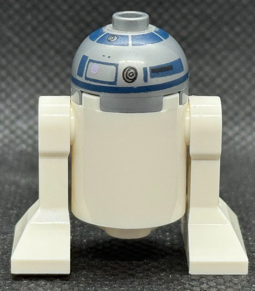 LEGO Star Wars R2-D2 Astromech Droid from 75301 Luke Skywalker's X-wing Fighter - Image 2 of 2