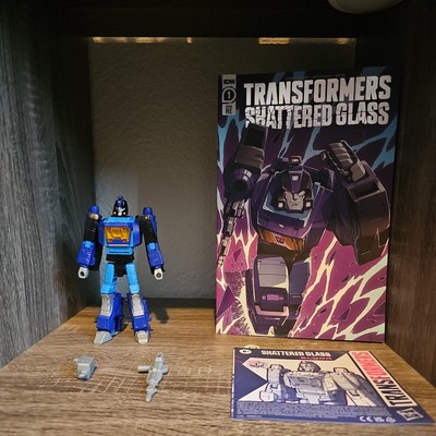 Transformers Shattered Glass : Blurr with Comic
