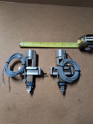 Schunk Pneumatic Gripper, MPG 20 AS, WITH INDICATOR, TIPS, AND BRACKET, LOT OF 2