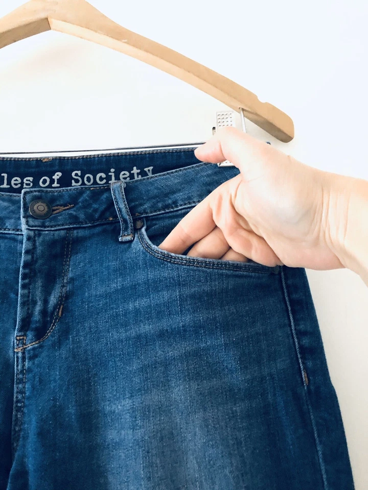 Articles Of Society Medium Wash Blue Low Rise 9” Skinny Jeans Inseam 31” Size 26 - Image 4 of 4