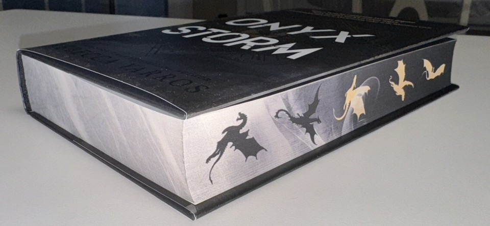 Onyx Storm (Deluxe Limited Edition) (The Empyrean, 3) Hard Cover