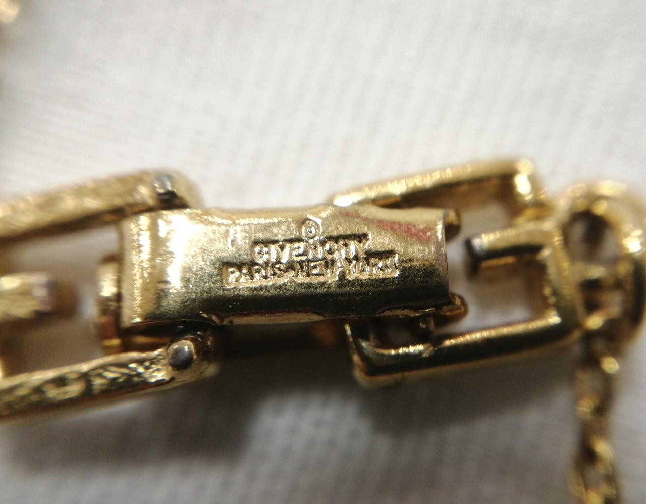 GIVENCHY Hexagonal Top Pendant Chain Necklace G L… - image 8