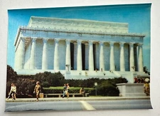 Lincoln Memorial Hipster Tourists Lenticular 3D 1970s Novelty Postcard