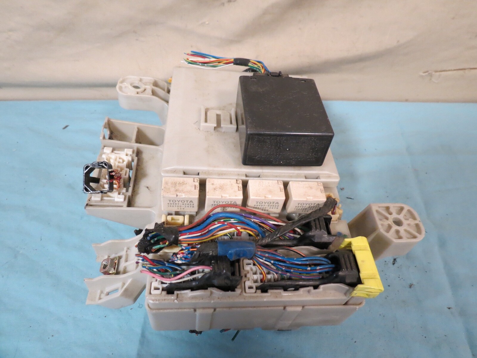 03 04 05 Toyota 4Runner Dash Panel Junction Control Fuse Box w Flasher