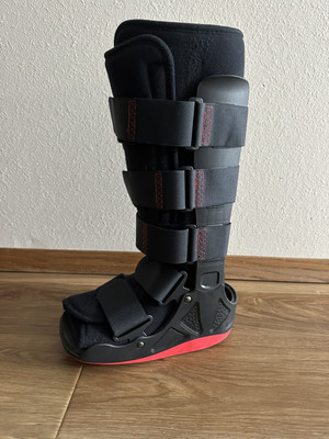 Medical walking boot medium, Xcel Trax