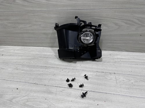 2016-2018 BMW 3-Series F30 F31 front RIGHT fog light LED 51117386362 7560400001