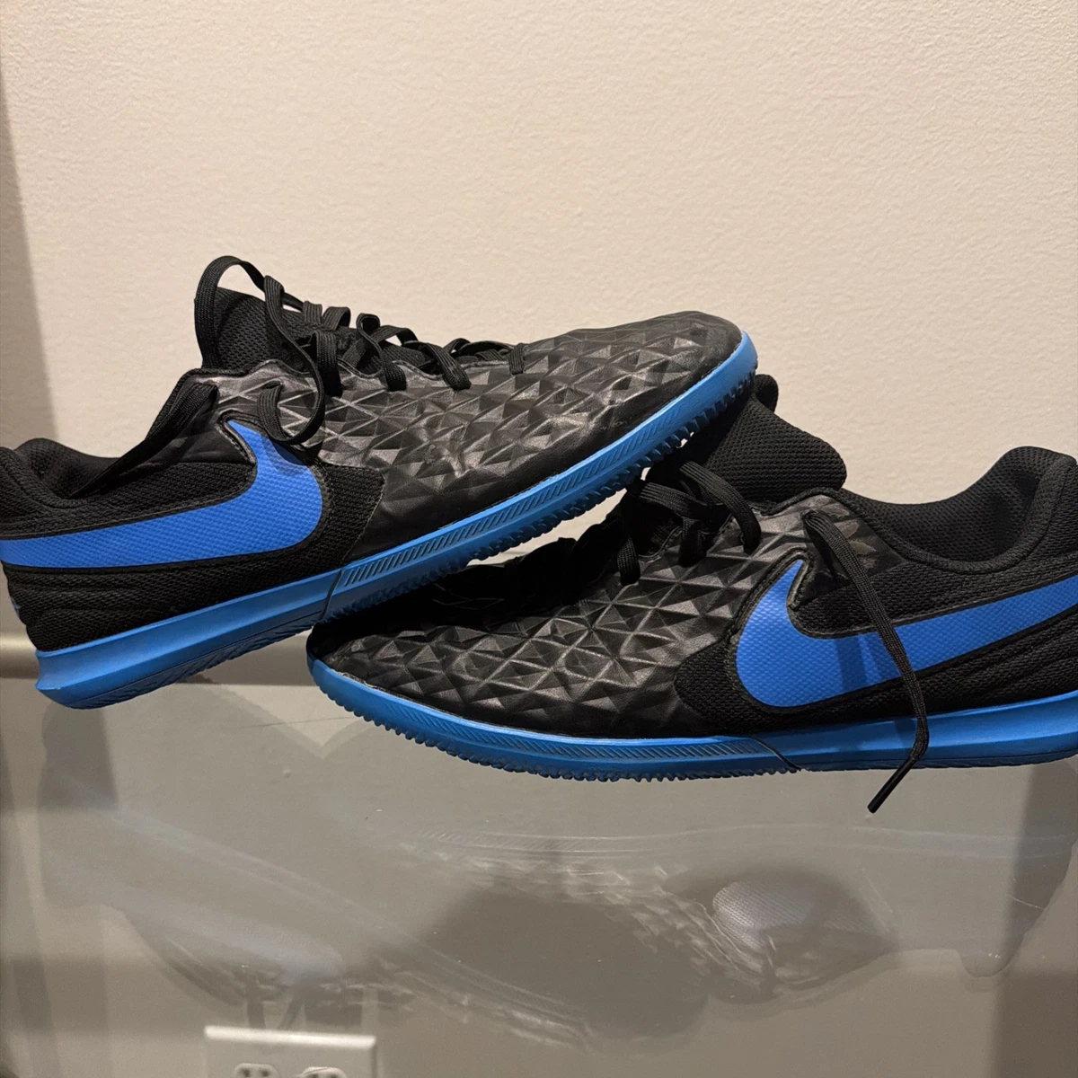 Preços baixos em Nike Tiempo LegendX 8 Club IC Black Blue Hero | eBay