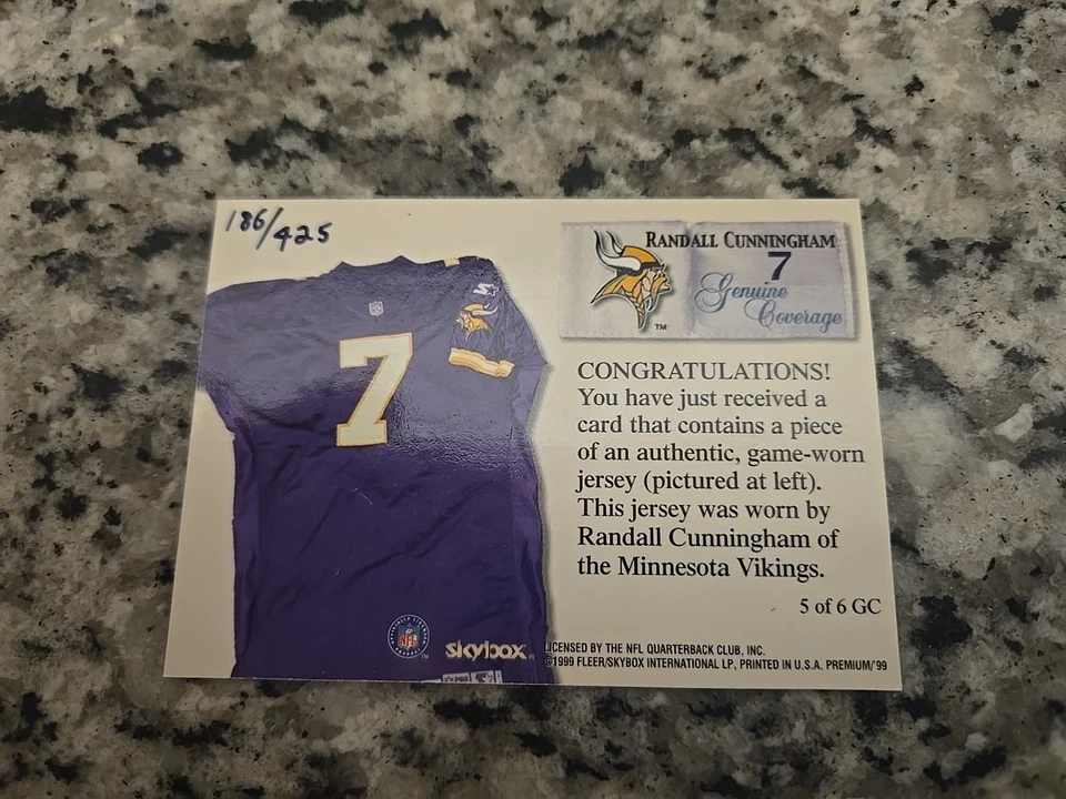 Parche de camiseta Randall Cunningham 1999 Skybox Premium cobertura genuina #136/425. Foto 2 de 2