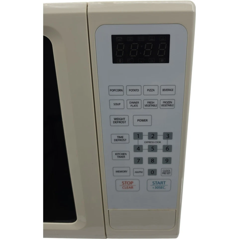 Magic Chef Countertop Microwave Oven MCM1110W - Image 3 of 4