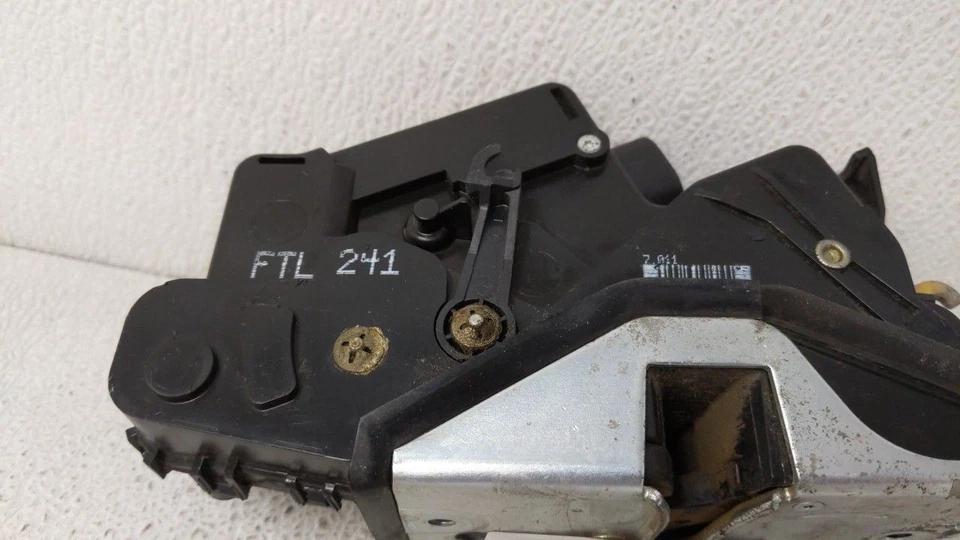 BMW 325i 2002 pestillo puerta delantera BFH97 Foto 3 de 4