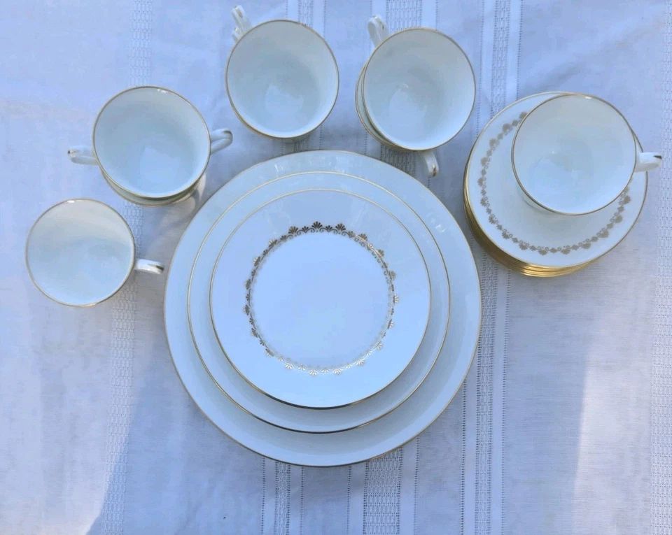 Vajilla vintage Oxford Bone China Milburne 40 piezas Juego para 8-Blanco con Borde Dorado Foto 4 de 4