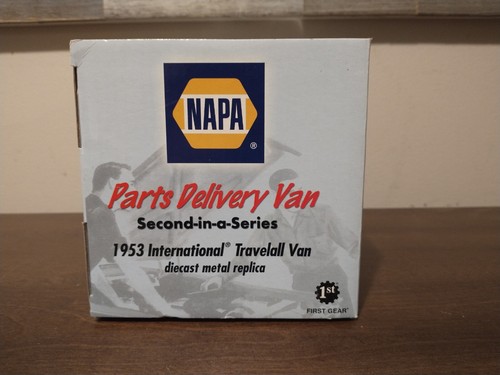 First Gear 1/25 49-0046 1953 International Travelall NAPA Parts Delivery Van New - 第 4/6 張圖片