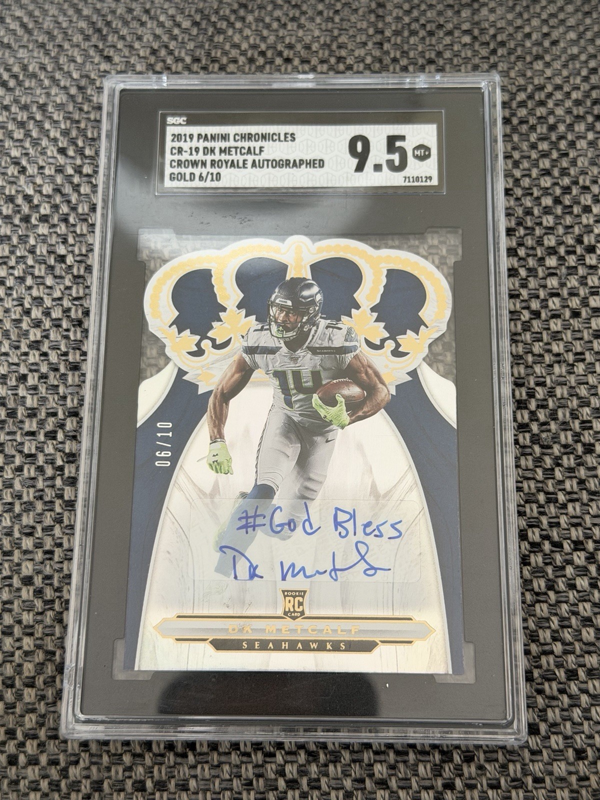 DK Metcalf Panini Chronicles Crown Royale #CR19 Gold