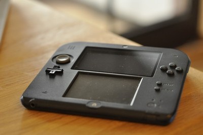 Nintendo 2DS Blau/Schwarz mit Spielen (Tetris, 2x Zelda)