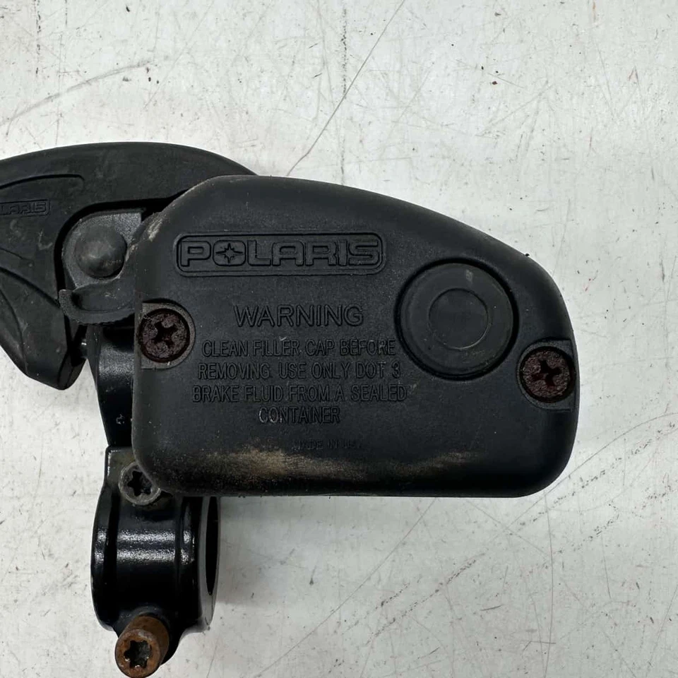 Master Cylinder ASM - 2001 Polaris Scrambler 500 4X4 Foto 2 de 4