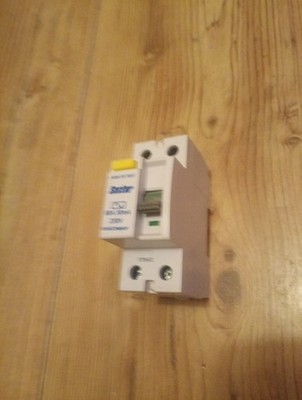 SECTOR SVRCCB80DP 80 A RCD 80 AMP 30 mA Leitungsschutzschalter geprüft. SCHNELL VERSCHICKT 