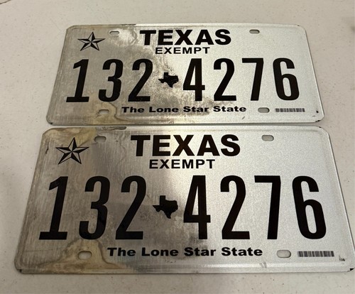 Par de placas de Texas caducadas con el estado de la estrella solitaria "KBL*4983" - Imagen 2 de 3