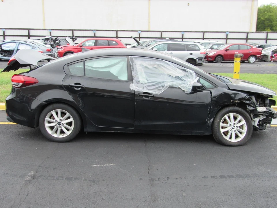 Kia Forte 2017 cabina caja de fusibles Foto 2 de 4