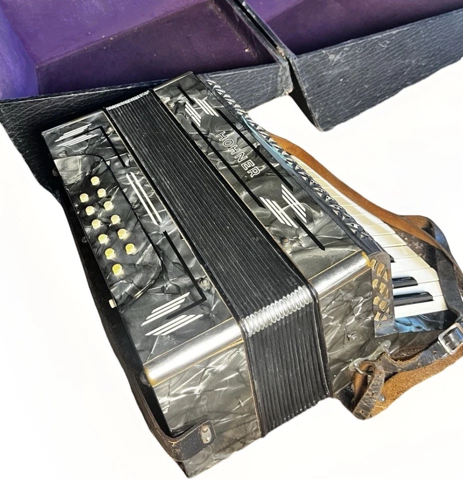 Acordeón Profesional Hohner A-440 Hecho en Alemania Madreperla Gris Metal Foto 3 de 4