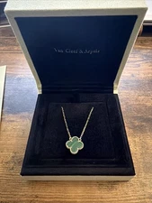 Van Cleef & Arpels Alhambra Necklace with Pendant 18k Yellow Gold Malachite