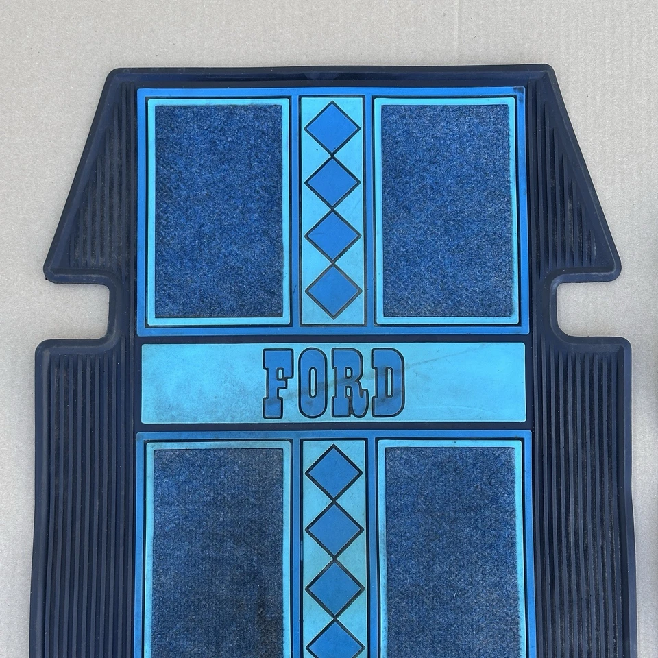 Alfombrilla de goma delantera vintage de plástico color Ford Truck F100 F150 alfombra azul Foto 3 de 4