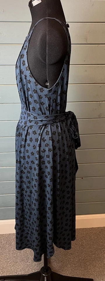 Marc by Marc Jacobs Dress Blue Daisy Print Size M ASO Claire Dunphy ModernFamily - Image 3 of 4