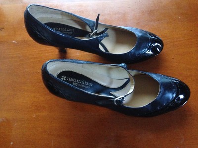 naturalizer holland cross strap pump