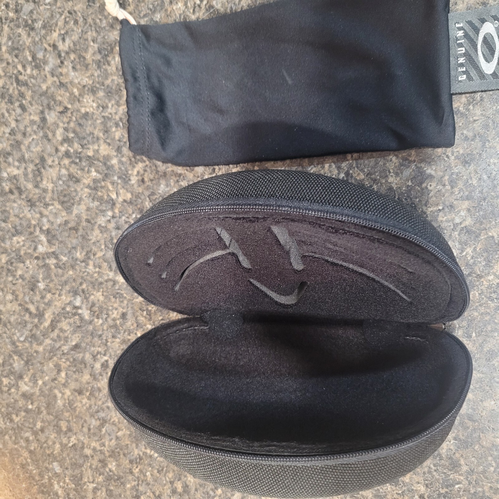 Oakley Multi-lens Hardshell Sunglass Case - image 3