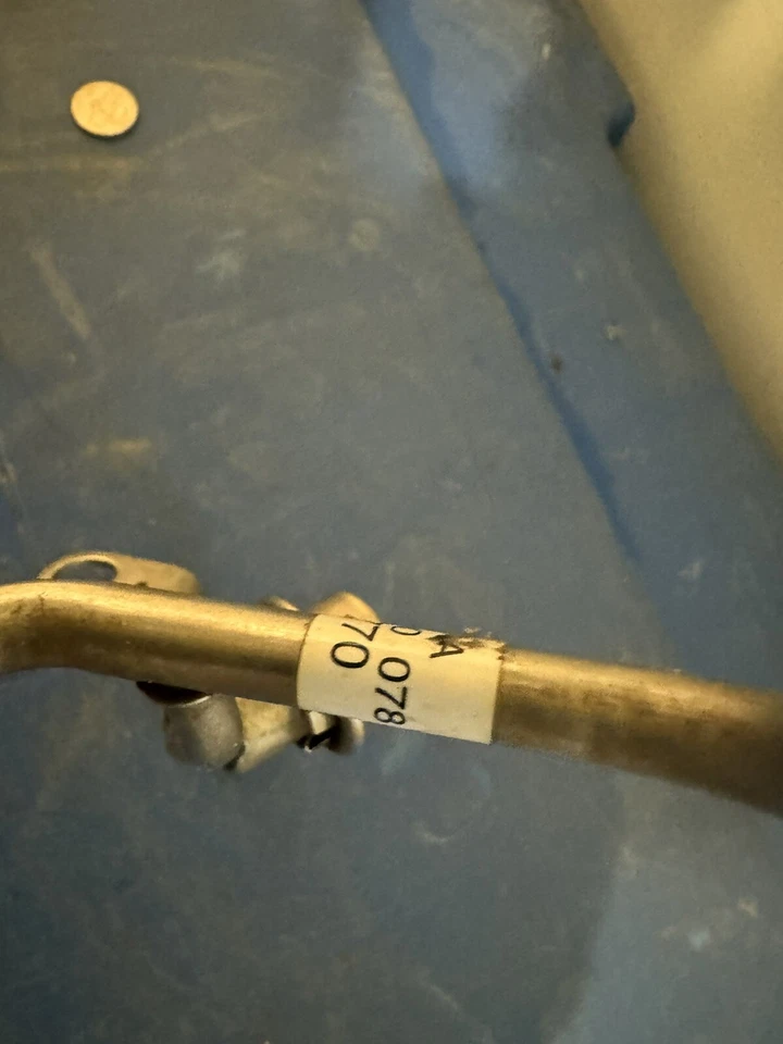 Juego de inyectores de combustible con riel para 05-15 Nissan Xterra 4.0 166007S000 4x4 Foto 3 de 4