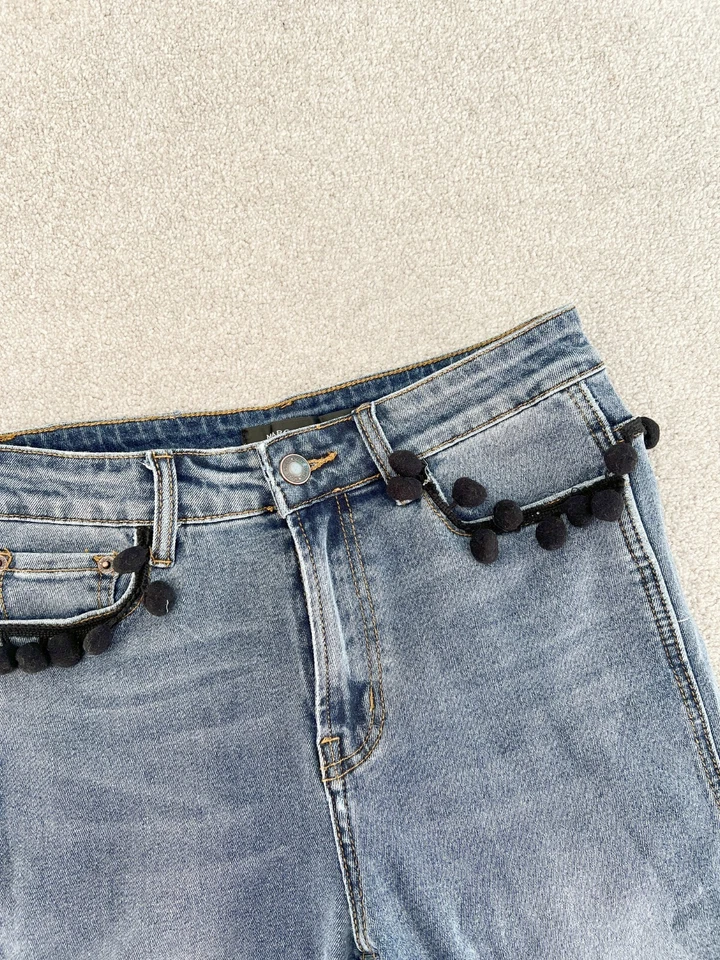 Pantalones de mezclilla para mujer Marc Jacob recortados con dobladillo pompón talla 29 Foto 3 de 4