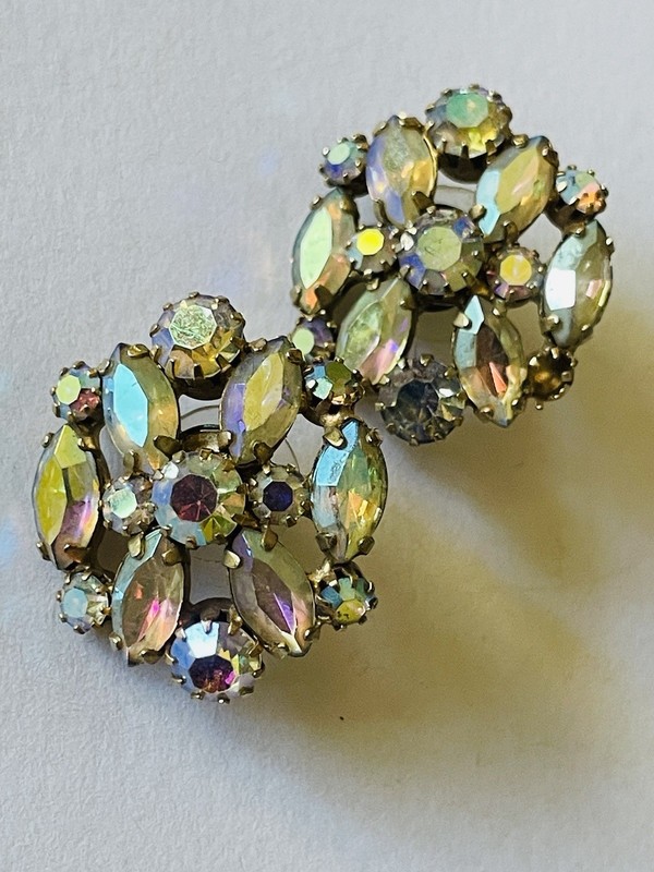 Beautiful Vintage Aurora Borealis Pierced Stud Earrings (unmarked Haskell?)
