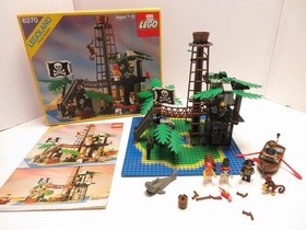 1989 LEGO Legoland Set #6270 Forbidden Island (missing 1 cannon, 2 rifles)