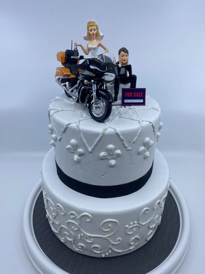 新娘和新郎带哈雷戴维森鹰摩托车滑稽婚礼蛋糕装饰 — 第 2/4 张图片