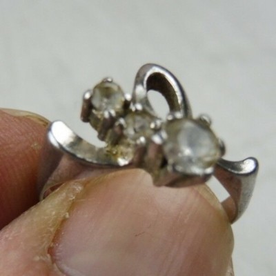Bague Années 70 en argent 925 sertie de strass