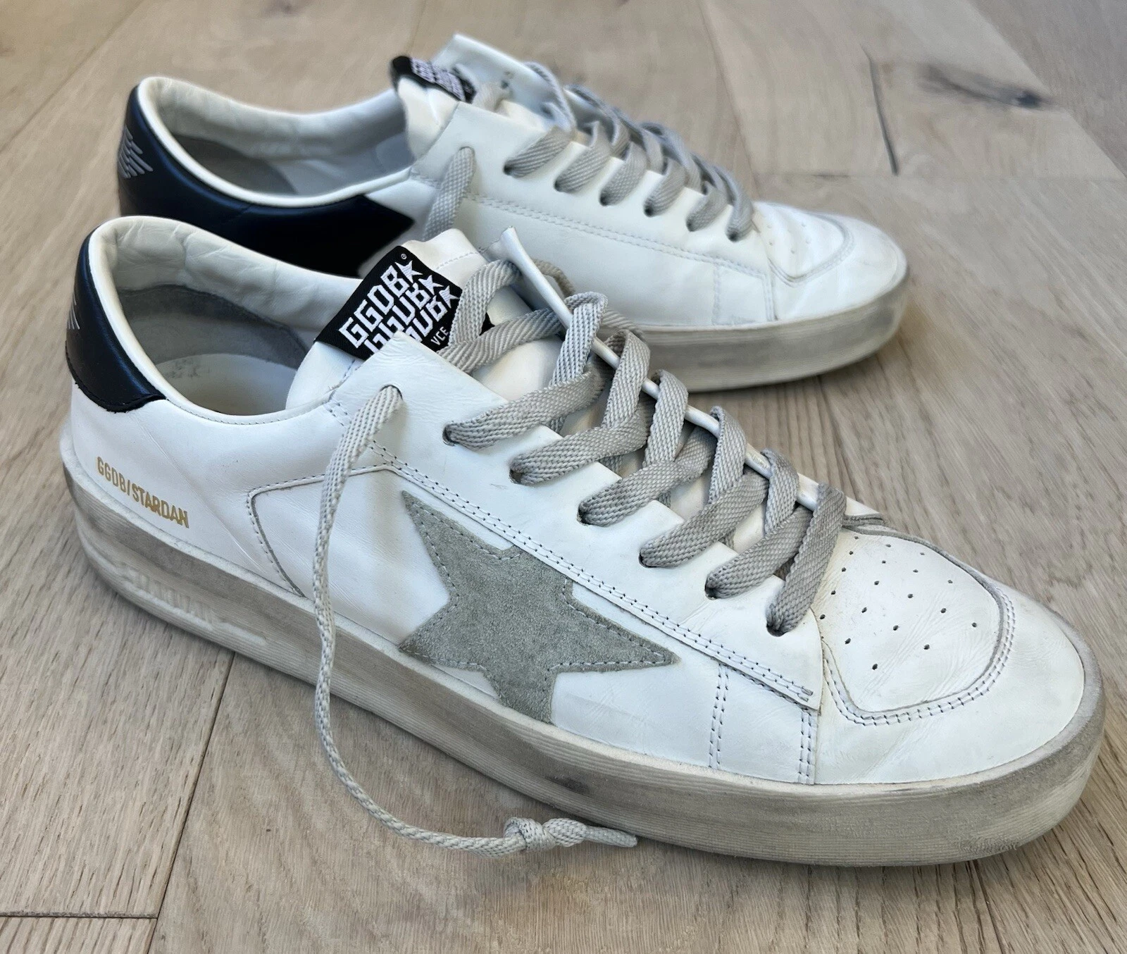 GOLDEN GOOSE Gol Goose Stardan uomo con stella in camoscio grigio ghiaccio e linguetta tacco blu navy tg42