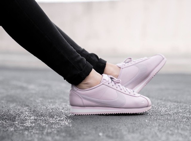 nike classic cortez premium pink