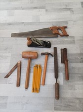 Lot d'anciens outils de menuisier